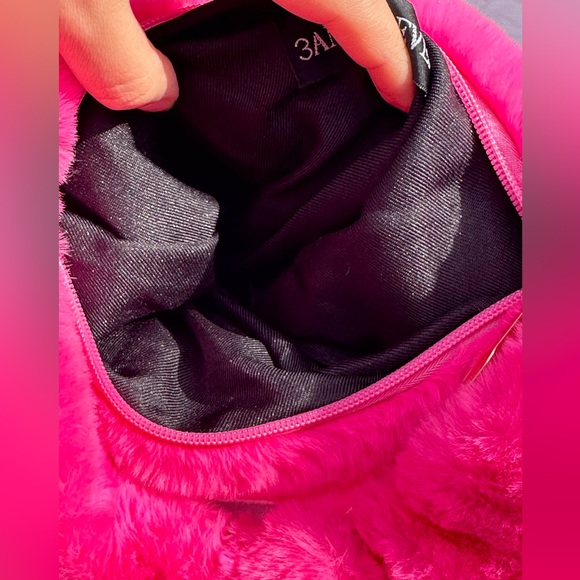 3 AM‎ Forever pink fuzzy shoulder bag- NWOT - Picture 5 of 5